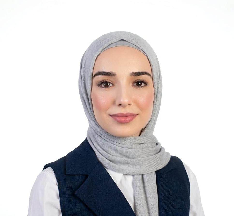 الطالبة المميزة  : رند نبيل كمال سقالله 